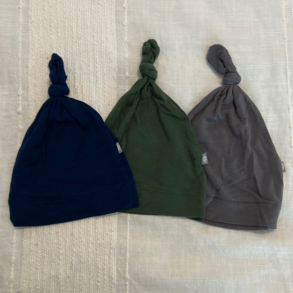 Kyte Baby newborn hat bundle - hunter, charcoal and Tahoe
